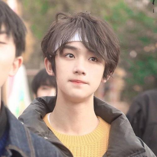 育才学生爆料丁程鑫视频,育才学生独家爆料，揭秘校园生活幕后